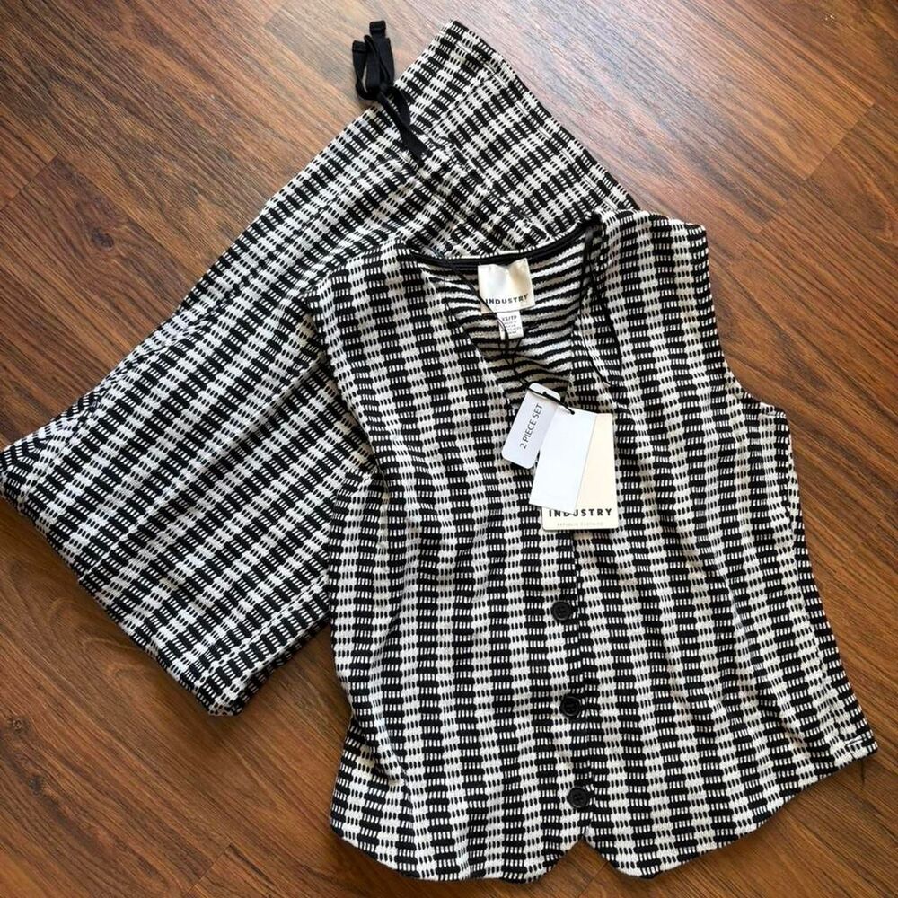 INDUSTRY Vest and Pants Pants Set NWT Size Small